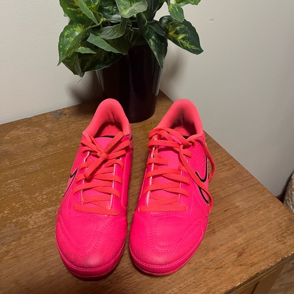 Girls Soccer show Nike Tiempo - Picture 3 of 4